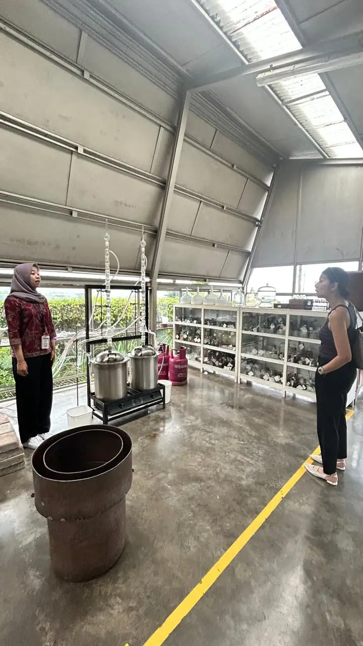 Rumah Atsiri distillery