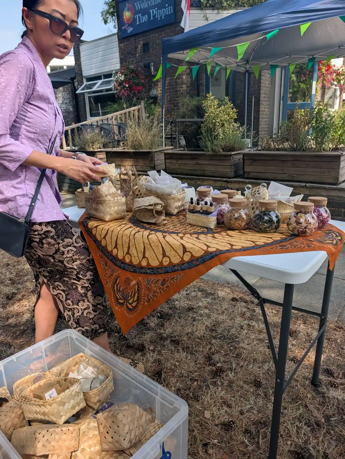 Dini setting up the Mandi7 stall at The Pippin craft market